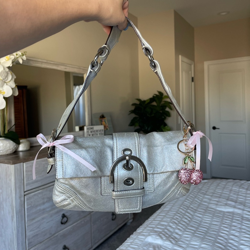 RARE Vintage COACH Y2K Silver Metallic Demi Shoulder Flap Bag 8B21
